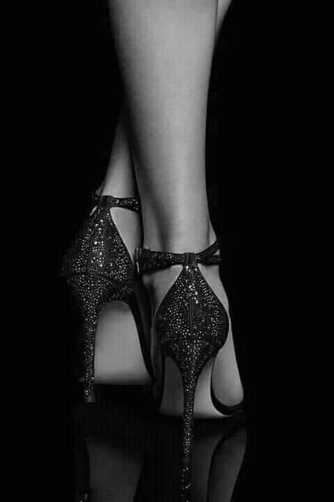 Quello che c’è in me
di misterioso…
di sfuggente…
di incomprensibile…
….. lasciatemelo.

(Gabriele D’Annunzio)

#EmozioniDiDonna 

🖤