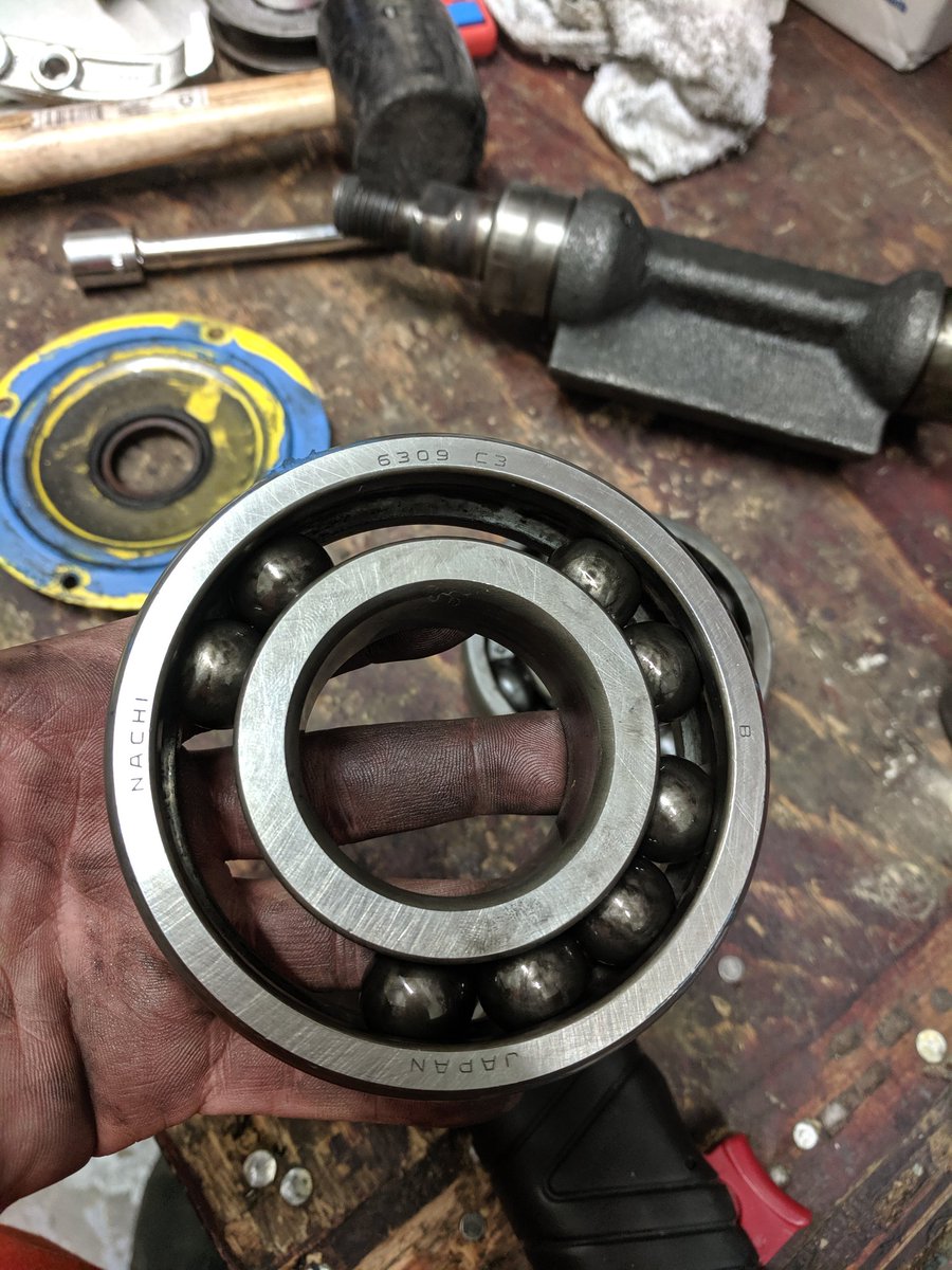 First time in my 7ish years I've been in tool rental that I've had to remove an excitor bearing from a compactor. What a pain.