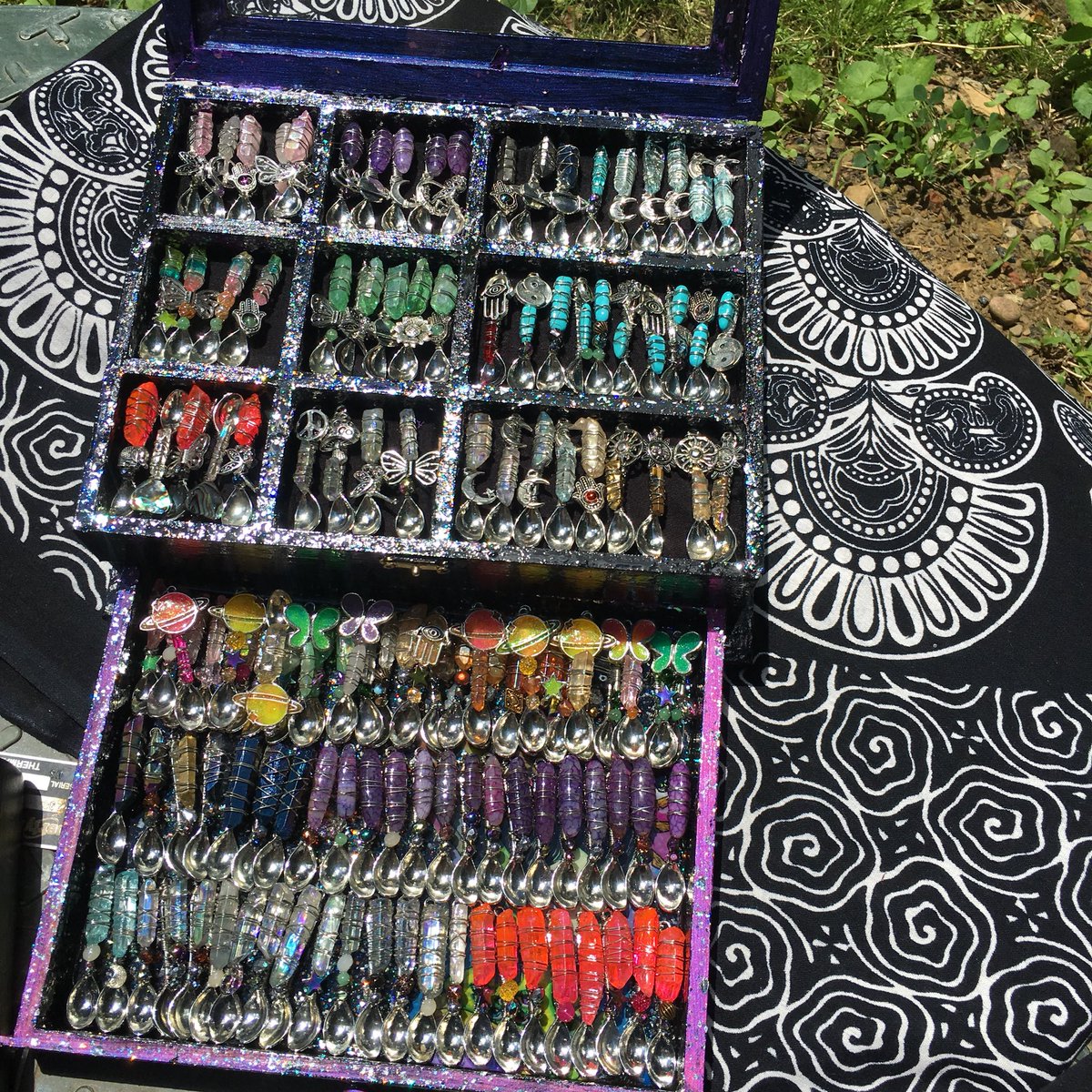 magicalminniex's tweet photo. MAGICAL MONDAY GIVEAWAYS (Round 2)

🌈Prize: Custom item of whatever you want; Luna Headband, Kaleidoscope Necklace, Spoon pendant/necklace, Car charm, Ashtray/debowler, etc!

✨TO ENTER:
-RT
-FAV
-TAG A FRIEND
*(You must be following me to win)*

👀Winner picked Friday @ 8pm! https://t.co/waFNjoEnGK
