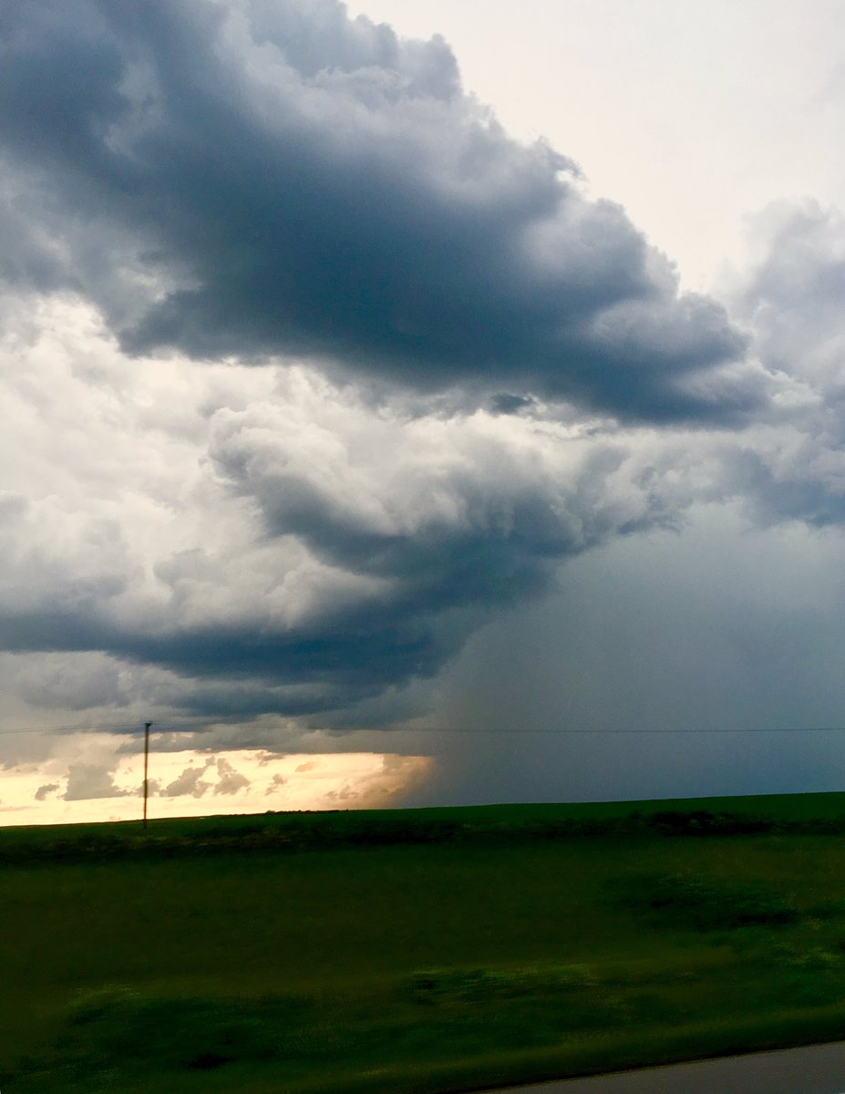 RoseZful's tweet photo. #skstorm July 7, 2019 Between Ponteix and Aneroid, SK. https://t.co/ldWkQ4Y9Zv