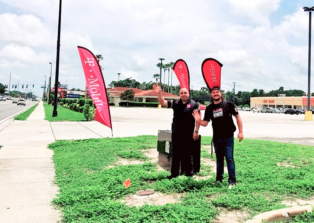 @dustinknapp and @TrainerRhys going above and beyond to welcome our customers! @mariogomezgp @GPMobileTPR @Carlitos3b @JakefromGP @ChadfromG #gpgoingplaces #WinningonPurpose #ManifestYourDestiny