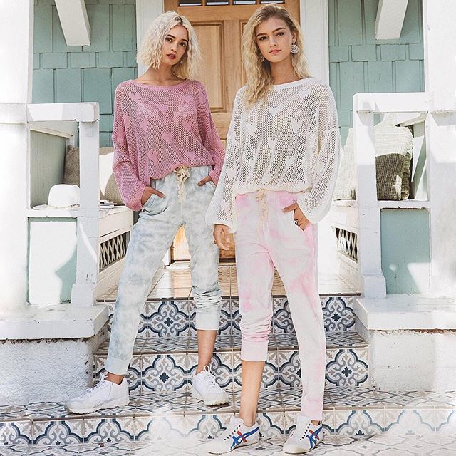 dusonconnection's tweet image. Transitioning into the new season? Make sure to shop @pol_clothing for this seasons newest products!
.
.
.
#duson #wholesale #b2b #boutiqueclothing #fashion #fashionista #sweaters #fallseason #bohostyle