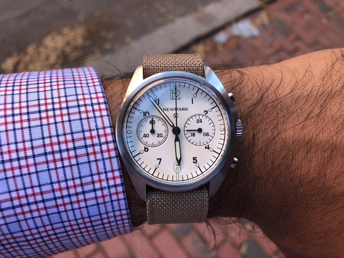 thelanjampod's tweet photo. Petty nice in the twilight... Newmark HS #Chronograph, a reissue from one of the original producers of the fabulous four watches...

#newmarkwatch #newmarkchronograph #NewmarkHS #RoyalNavy #HS #CWC #Lemania #Hamilton #Precista #wristwatchcheck #watches https://t.co/wFW49rTthh
