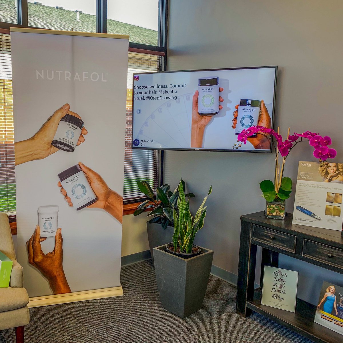 vrtlyai's tweet photo. With the hair wellness sector projected to grow to over $2 billion in the next 5 years, there’s a reason people say hair is your best accessory 💇🏻♀️💇🏼♂️ When it comes to hair wellness, there’s nobody better than our new partners at @Nutrafol ✨ #FriendMedia #TransformYourTV https://t.co/xxLhYmWn0z
