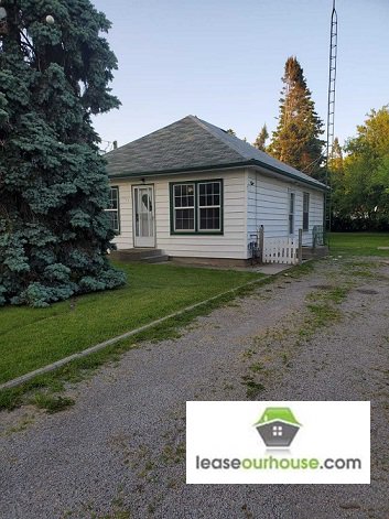 leaseourhouse's tweet photo. #Whitby #Home for #RENT 3Bed 1Bath Avail July 7 $2000 + Util **PET FRIENDLY** Newly renovated bungalow steps from the lake features 3 bedrooms and 1 bath. Huge back yard with grass cutting service included in the lease. Outdoor shed or workshop. 

https://t.co/LIOodi0VpQ https://t.co/wQmhYXSQ3F