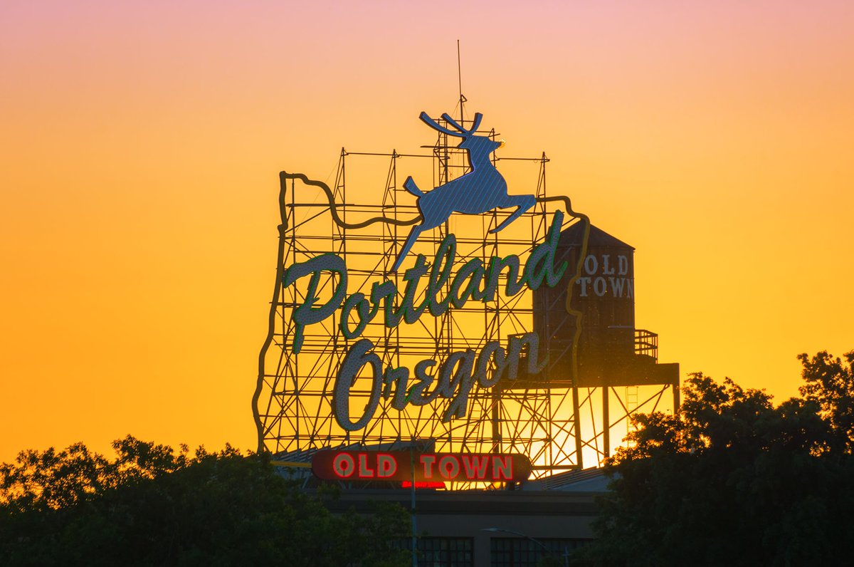 CSPDX's tweet image. Now that all the crazy traveling for the holiday is over, it&apos;s a great time to come explore Portland. Take it from the locals! Click the link to learn more about why we LOVE Portland! 
bit.ly/2JnH3p5