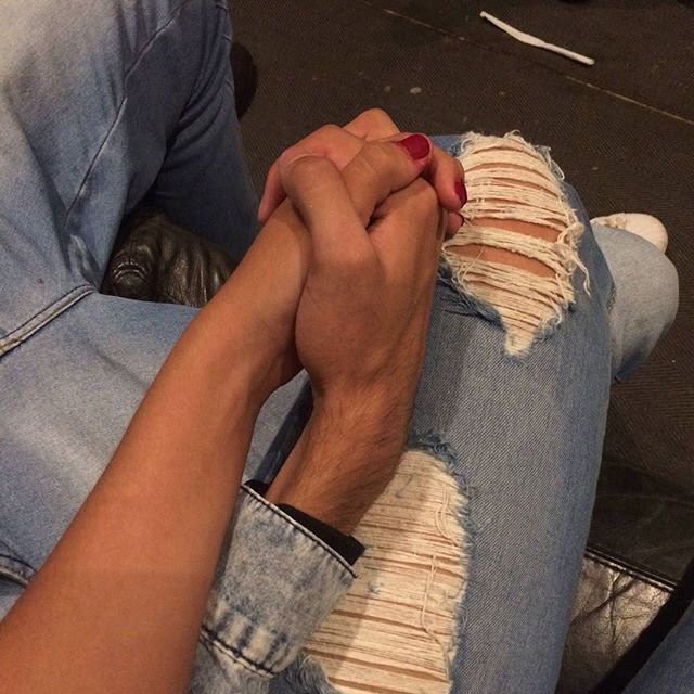 الشخص الذي يحبك لن يتركك أبداً إذا كان هناك مائة سبب للتخلي فسيجد سبباً واحداً للاحتفاظ بك.💔