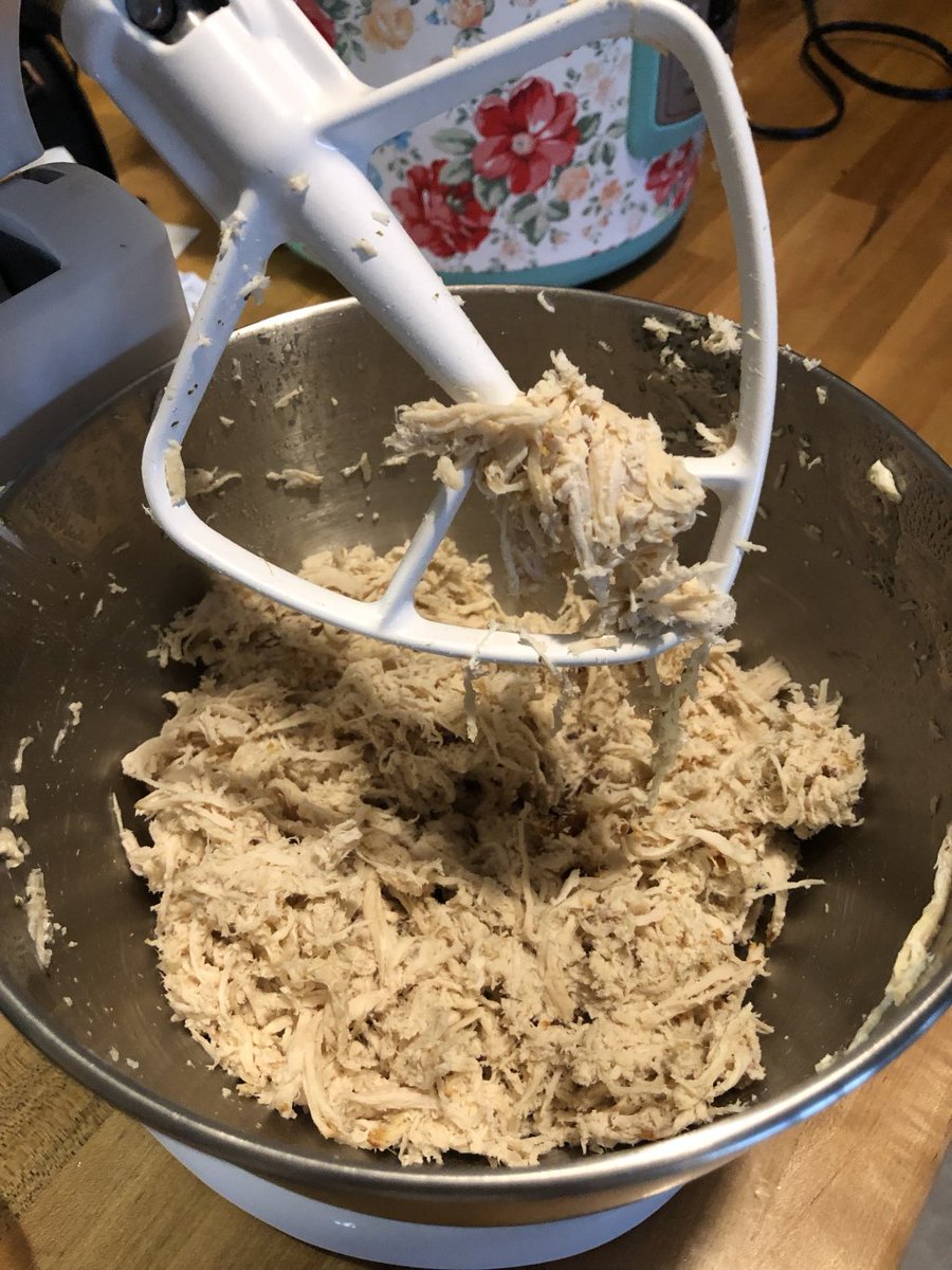 KunkelA81's tweet photo. Kitchen Aide hack! https://t.co/xQJmrU1BJE https://t.co/dNThuwgmpt