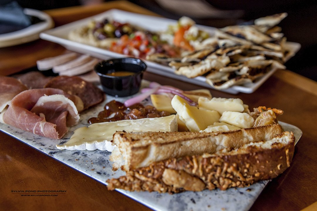 There's this place in St Jacobs... it's changed a little... and I like it a lot!

Next time you are going to St Jacobs and wanna have lunch or dinner take me with you and we can go to the <a href="/JacobsGrill/">Jacobs Grill</a>
<a href="/fatsparrowgroup/">Fat Sparrow Group</a>
#foodphotography #foodphotographer  #kwfoodie #kwawsome