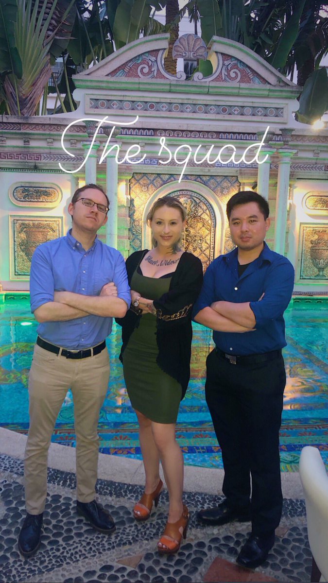 SuzanneBorders's tweet image. The @BadVR_Inc squad has arrived in Florida! 🏝😎💁🏼‍♀️ Excited to visit @magicleap HQ tomorrow - but first a lovely team dinner in South Beach!! Can’t wait til tomorrow to share our work on #SeeSignal. 🥳