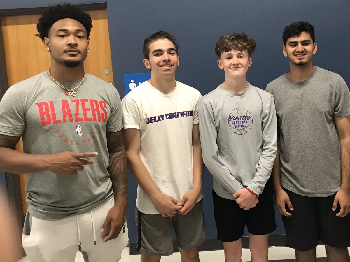 Youngyoson3's tweet photo. Successful Day 1 of Pirate Basketball Camp, thanks to my brother @David_Crisp31 coming through giving motivation to the youth, Back at it again tomorrow #GoPirates #BuildTheShip 🏴‍☠️ @Highlinepirates @HighlineSchools https://t.co/qGYxeLBzpa