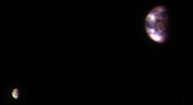 DunlapInstitute's tweet photo. Did you know the Moon is moving away from Earth? Join us on Sat, July 20 for SpaceTime - an all-ages space party. This edition will focus on all things moon-themed, on the Apollo landing's 50th anniversary. And - it's free! https://t.co/IAguyJBmQL  #SpaceTimeTO #Apollo50th https://t.co/XK9WeYic0m