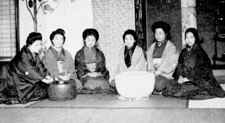 alicewroe's tweet photo. For @herstory_uk I’m reading about Seito - a magazine created in 1911 that sparked a feminist movement in Japan - adore this quote from one of their founders “I will raise both my paralyzed hands and yell with my last breath, ‘Women! Advance! Advance!’” https://t.co/l6iuTqDolC