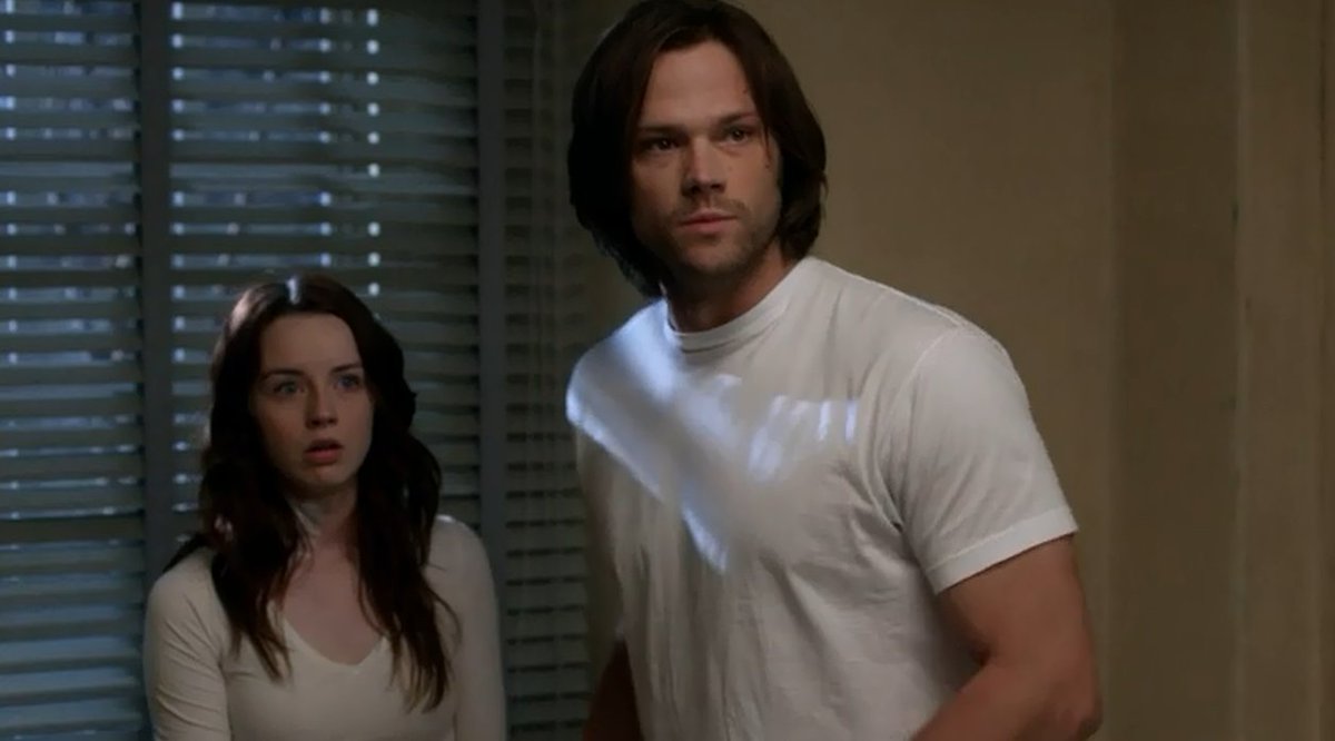 TheWaywardNerd4's tweet photo. He's suffering so much and still manages to help her. I love Sam so much. β€β€β€
#SPNSummer2019 #TheBornAgainIdentity https://t.co/UMNDt02j8u