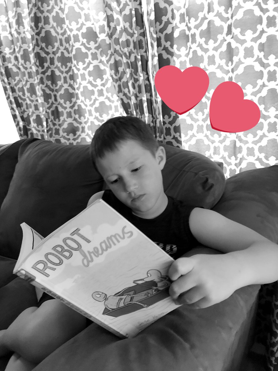 PlayYay's tweet image. Say it with me! Graphic novels are amazing! Let them read what they want to read. #nerdcampmi2019 #nERdcampMI #FormativeChat #tlap #BookCampPD