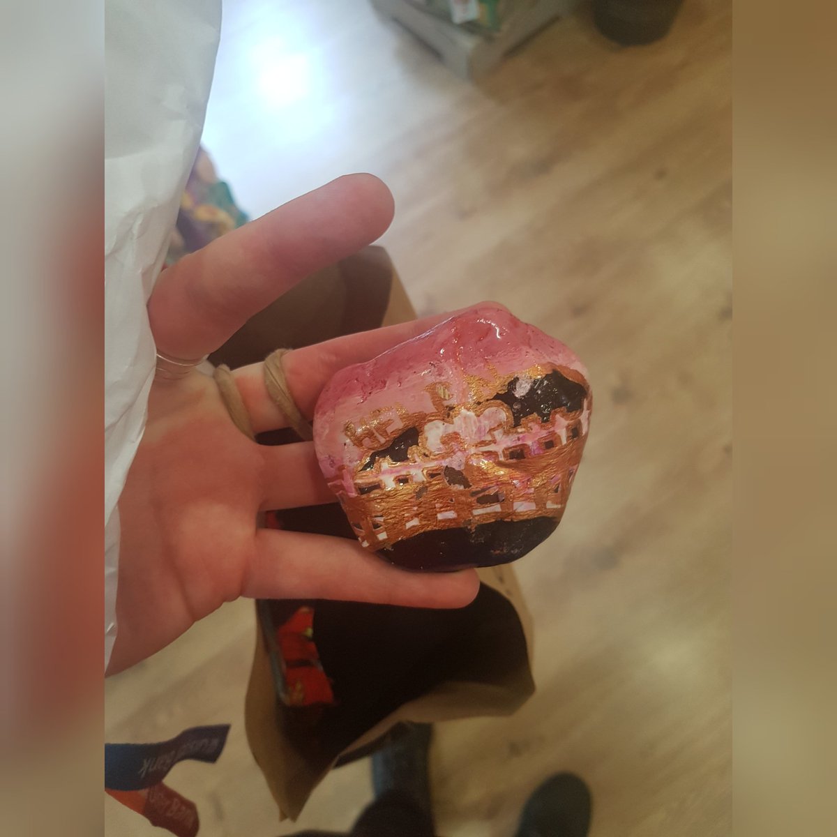 HelensRocks's tweet photo. This rock was placed in a shop on Grafton Street, Dublin, Ireland 🇮🇪 during Dublin Pride 2019 🏳️‍🌈

https://t.co/cVtIyYYaBd

https://t.co/xtL9GmVPhD

#HelensRocks #Travel #Elephant #InHerMemory #Cancer #ToyShop #Genderfluid #PrideMonth #Pride #LGBT #NonBinary #Donate #GoFundMe https://t.co/SaentGvSUQ