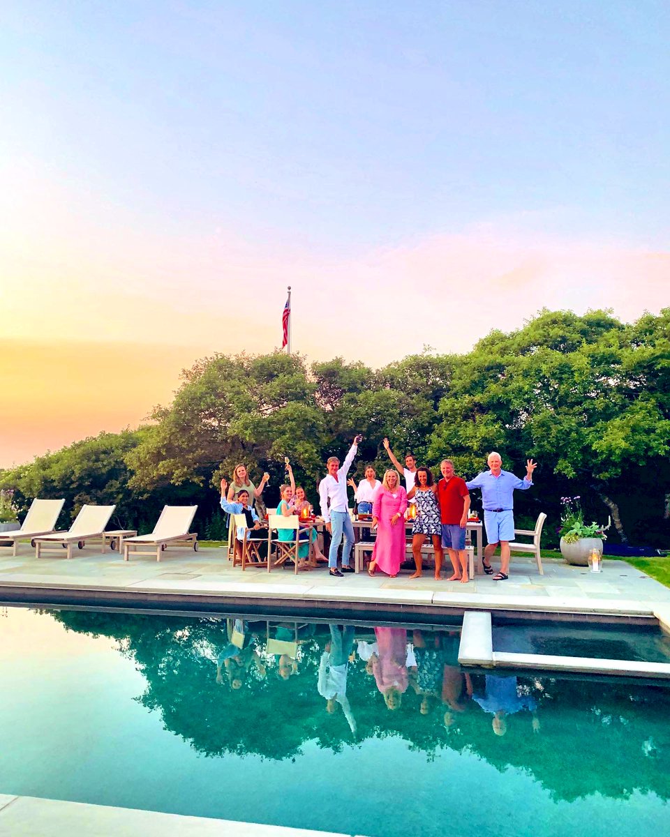 kpm1231's tweet image. It’s the most wonderful time of the year!! 💃🏼🤸🏼‍♂️🇺🇸 #crACKiswhACK