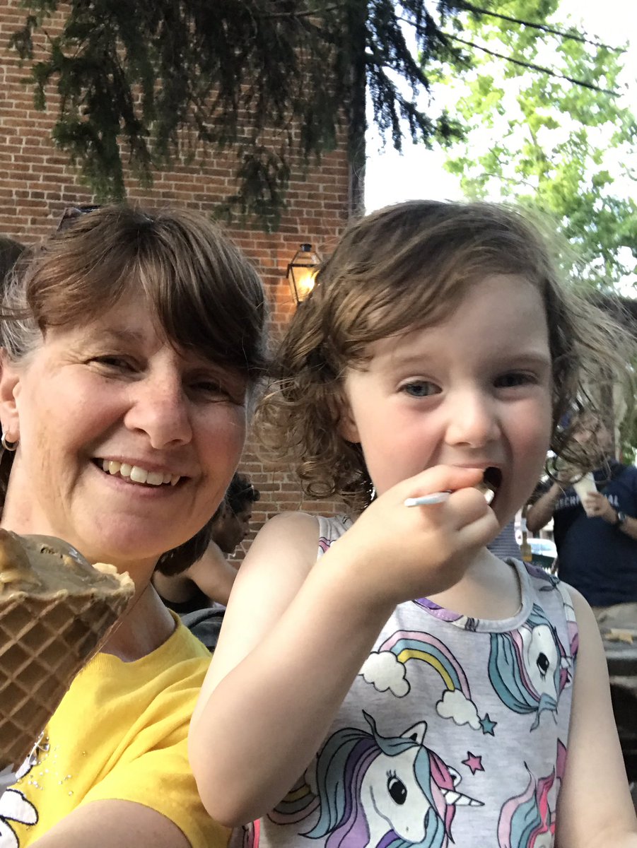 sallykeis's tweet photo. @CVMonroeEagles Sharing a cool treat with a cutie named Amelia! #GameOnMonroe https://t.co/B4ubOTnX21