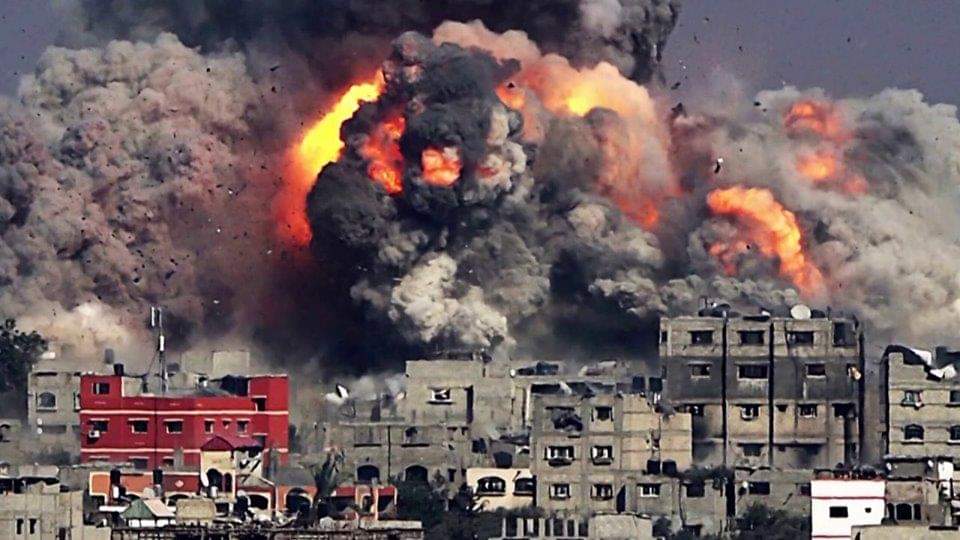 Mohamme59157135's tweet photo. 5 years ago,  Exactly in this time... The cursed Israeli occupation army declared the war on #Gaza in 2014. Israeli occupation army converted #Gaza into a piece of hell... Sounds of bombardment had never stopped for 51-very long days War is never war Battles are never forgotten https://t.co/NqXiuzSvRA