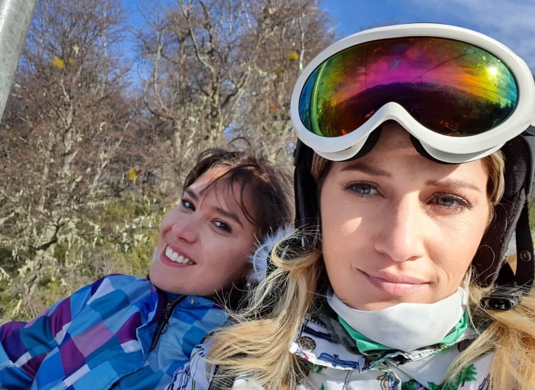 L10campeon22's tweet photo. La Amistad entre Ustedes Siempre fue tan Linda @MicaViciconte @Dalimartinelli1 💚💚💚 https://t.co/PxFuR3uy5b