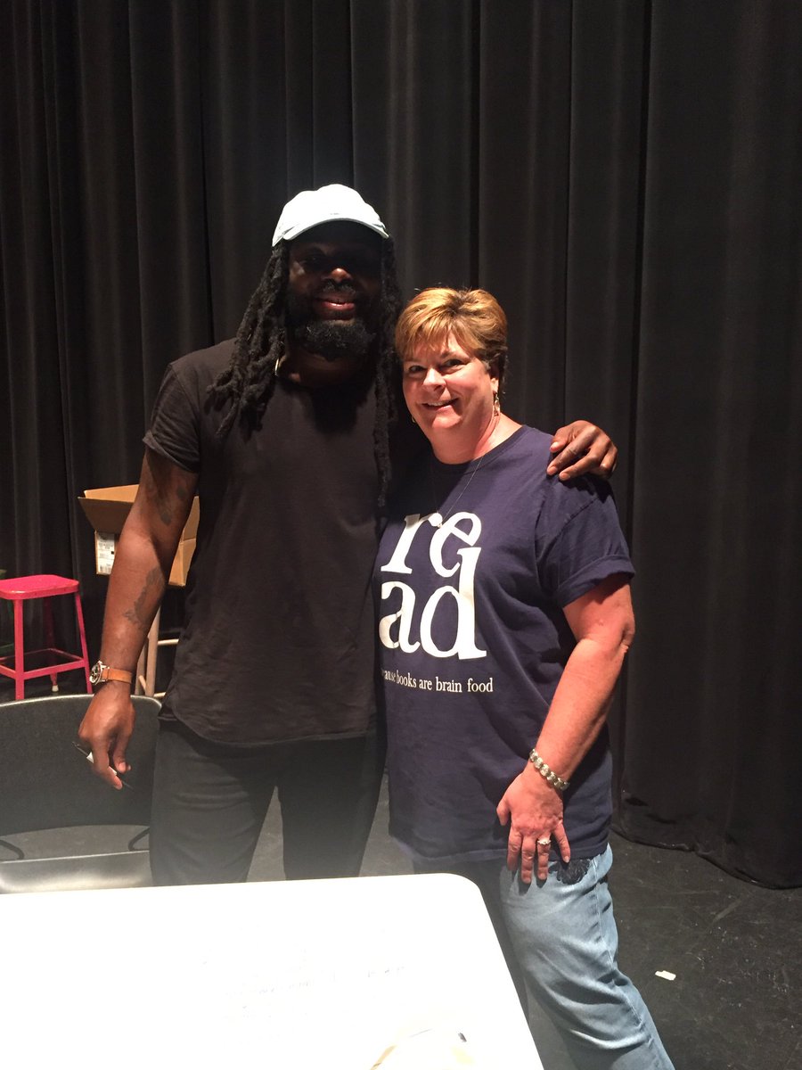 MsRoyall215's tweet image. My first day at my first #nerdcampmi2019 was amazing. Highlights: Jason Reynolds, Laurie Halse Anderson, and Alan Gratz!