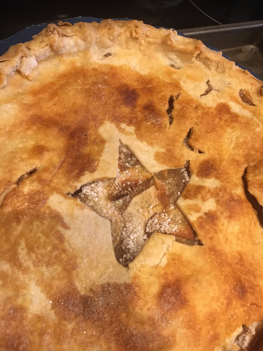 Still celebrating the 4th and ending the holiday weekend with the most American dessert out there. Homemade Apple Pie 🥧😍🍎 #ApplePie #GrandmasRecipe