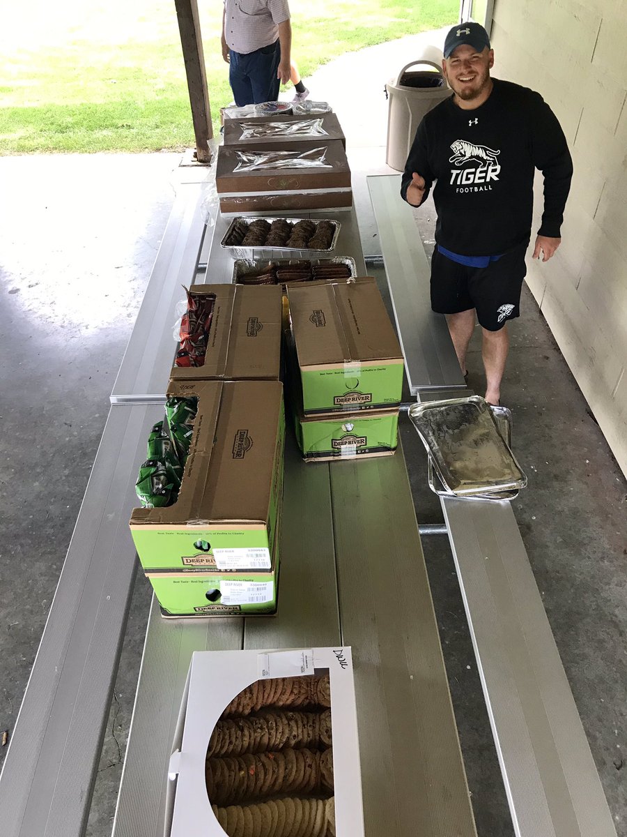 DWTigerFB's tweet photo. Today was a great day for Tiger Football! 

32 freshman and families attended orientation and shared a meal with current players and parents. 

Excited to see what this team can do in fall camp.  We have work to do until then. 

Coach Ward can’t wait!

#perfecteffort #bleedblue https://t.co/95AesTNjes