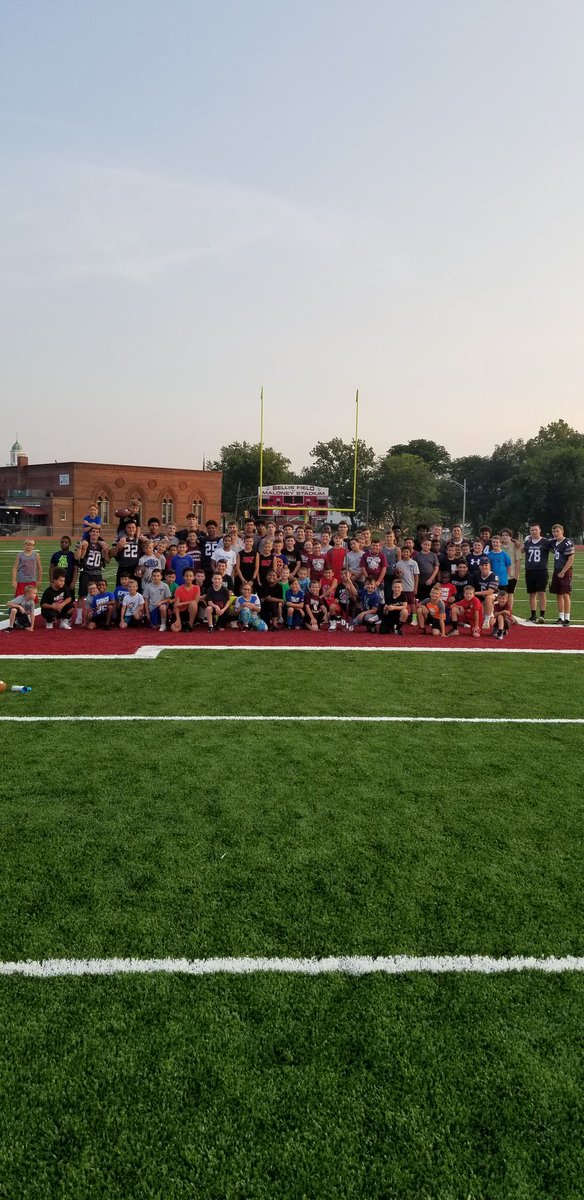 LinersFootball's tweet photo. Another very successful MADE Into A Liner Youth Football Clinic! Thanks to all the awesome youth players, coaches, and senior players who made it such a great experience. It was the most youth players we have ever had at a clinic or a camp. #DIG #madestrength @MerrickCraig https://t.co/cE4vzoqLYK