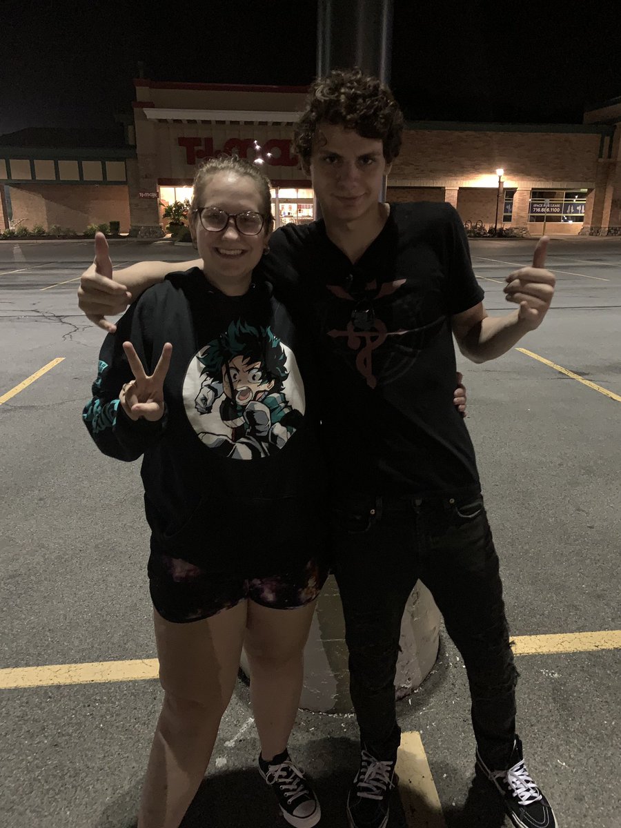lutrogale's tweet photo. Had fun seeing my childhood friend Hadyn and meeting my online friend @BunnyHrh in person https://t.co/syYZNRdpIy
