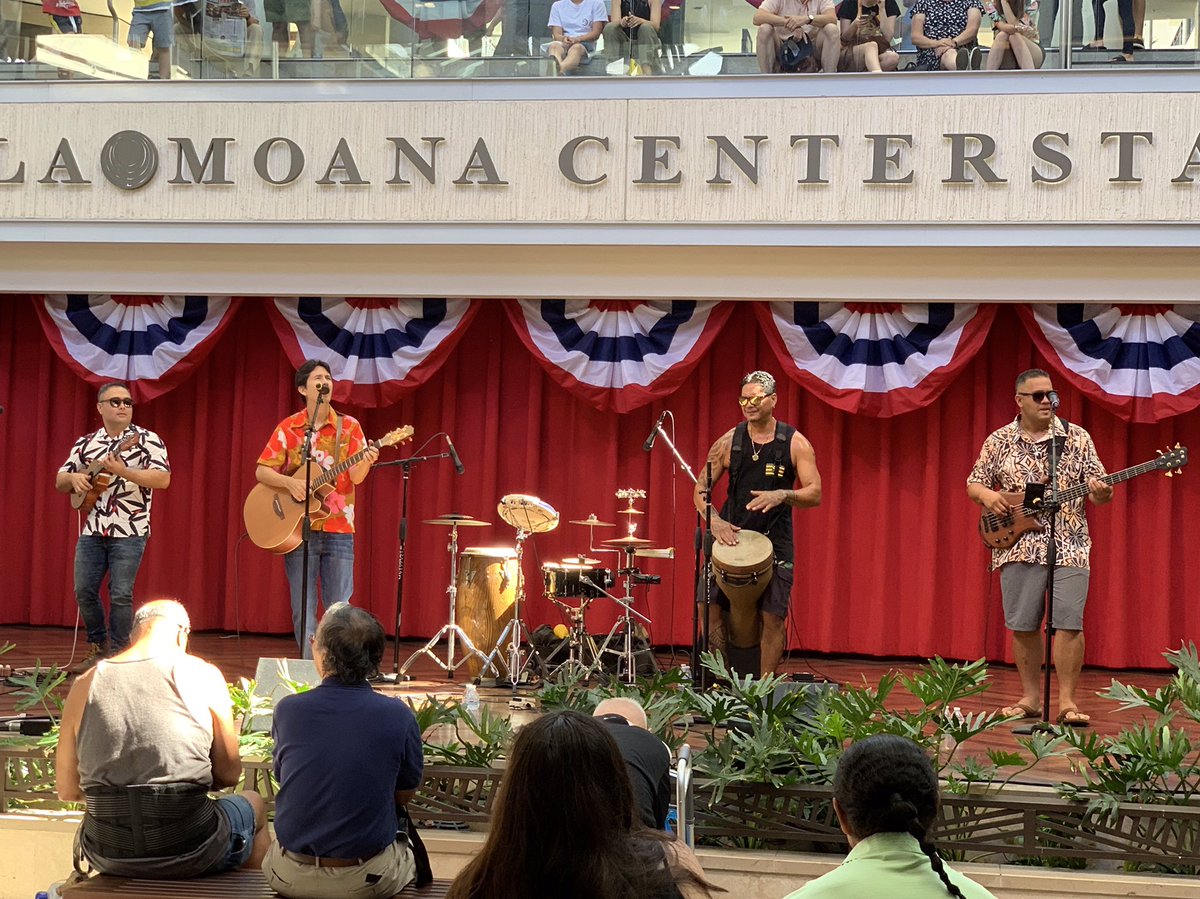 Had a blast shredding with these guys on Saturday at <a href="/alamoanacenter/">Ala Moana Center</a> ! Mahalo to everyone who came out to watch and listen 🤙🏼
#kaleigamiao #albumcoming #musician #music #ukulele #guitar #livemusic #performance #musicians