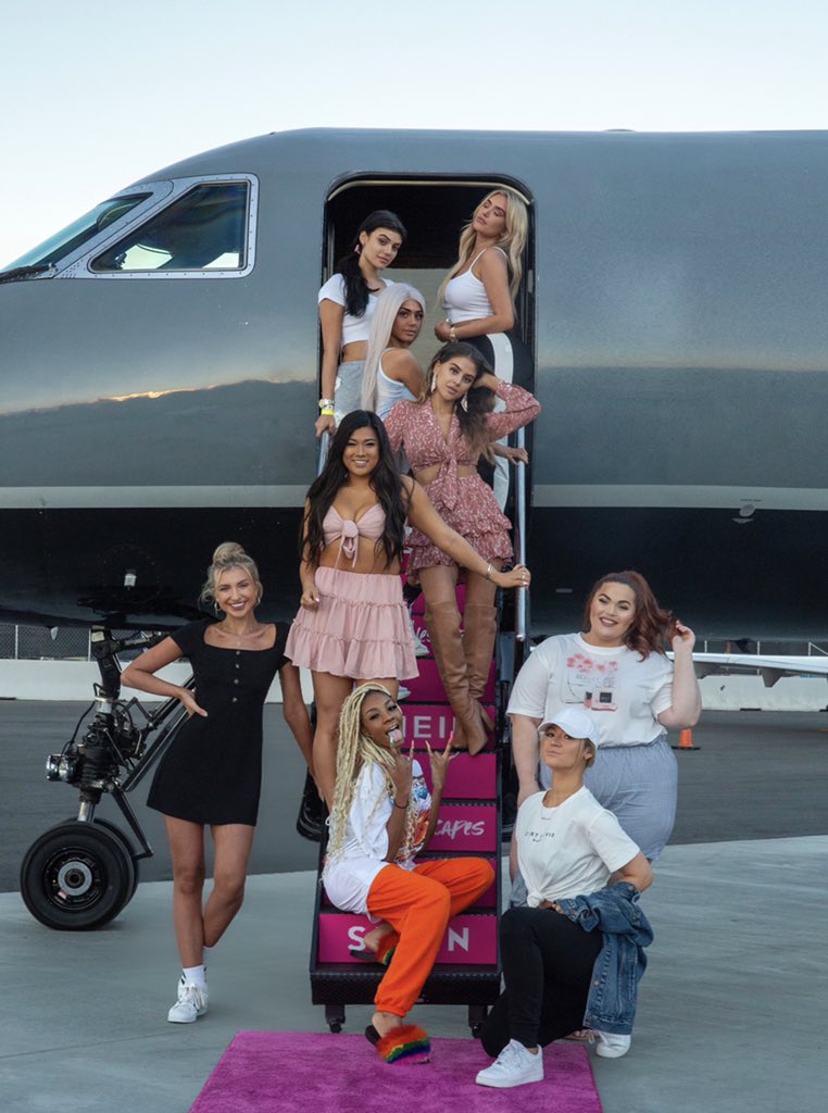 LaurenGiraldo's tweet photo. I flew to an island with influencers for a week....on a private jet new video 

https://t.co/udvzV7C5OX https://t.co/X6Yb6vhOTU