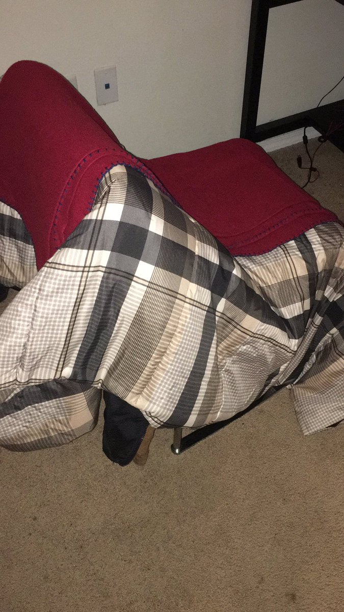 bryanrobertgil's tweet photo. Gaming chair https://t.co/DGD95NJQKf