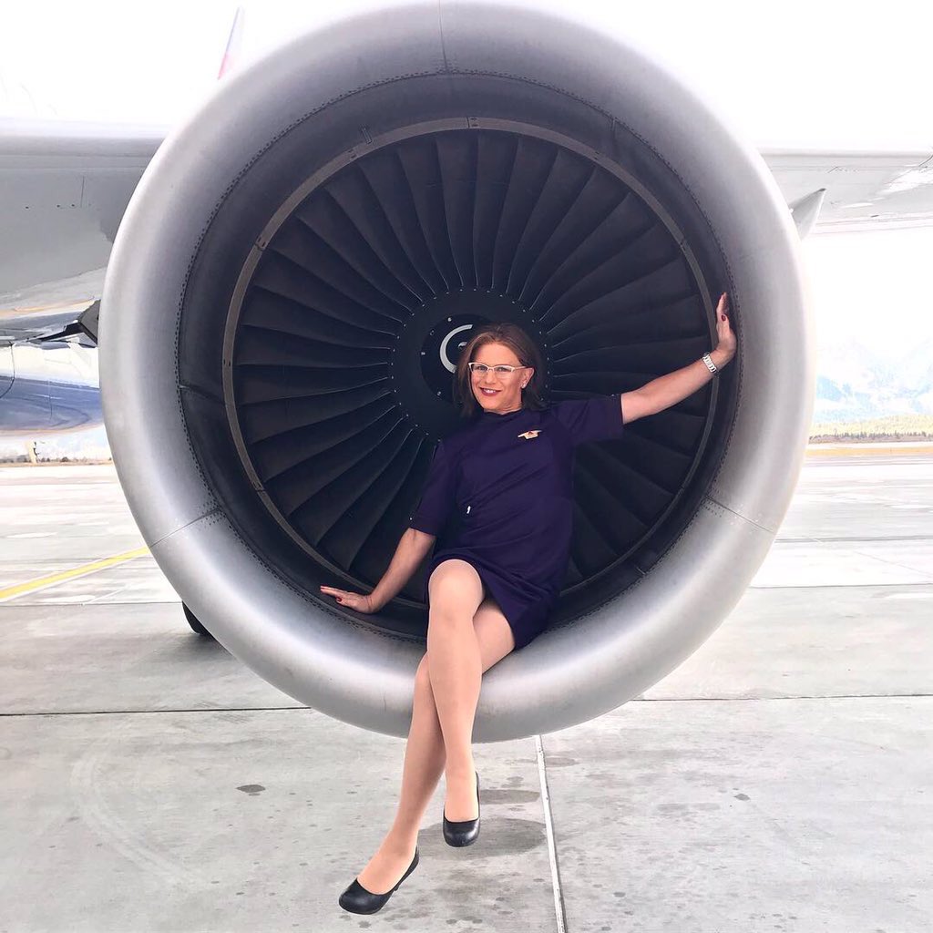 _CoaTD's tweet photo. Our ‘Dolly Of The Day’ from across the Pond is gorgeous @MadisonFlygirl who works for Delta out of SLC 💜❤️💙

#dollyoftheday #confessionsofatrolleydolly #trolleydolly #flightattendant #aircrew #cabincrew #crewfie #cabincrewselfie #enginepic #flightattendantselfie #deltacrew https://t.co/FbtsHFczy6
