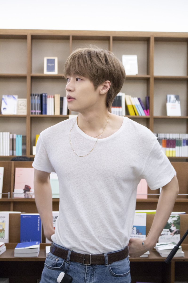 I& #39;m gonna compile all pic off Seunghyub in plain white tee on this thread because its IMPORTANT  #엔플라잉   #NFlying   #Seunghyub  @NFlyingofficial