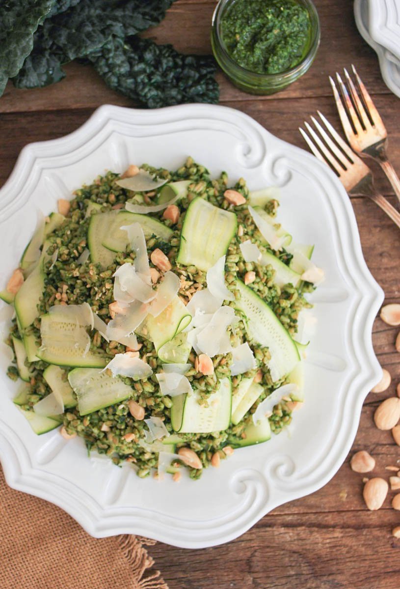 Fruits_Veggies's tweet photo. Summer is arguably the busiest time for travel, and it can be tough to meet your daily #fruit and #veggie quota. But with a little preparation, it's easy to eat well on-the-go! @serenagwolf has some tasty veggie-heavy snack + meal ideas - like easy edamame dip - check 'em out! 😋 https://t.co/LXIGioRnoK