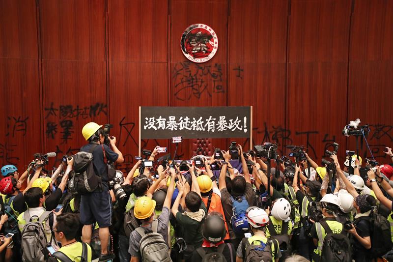 Resultado de imagen para twitter parlamento hong kong