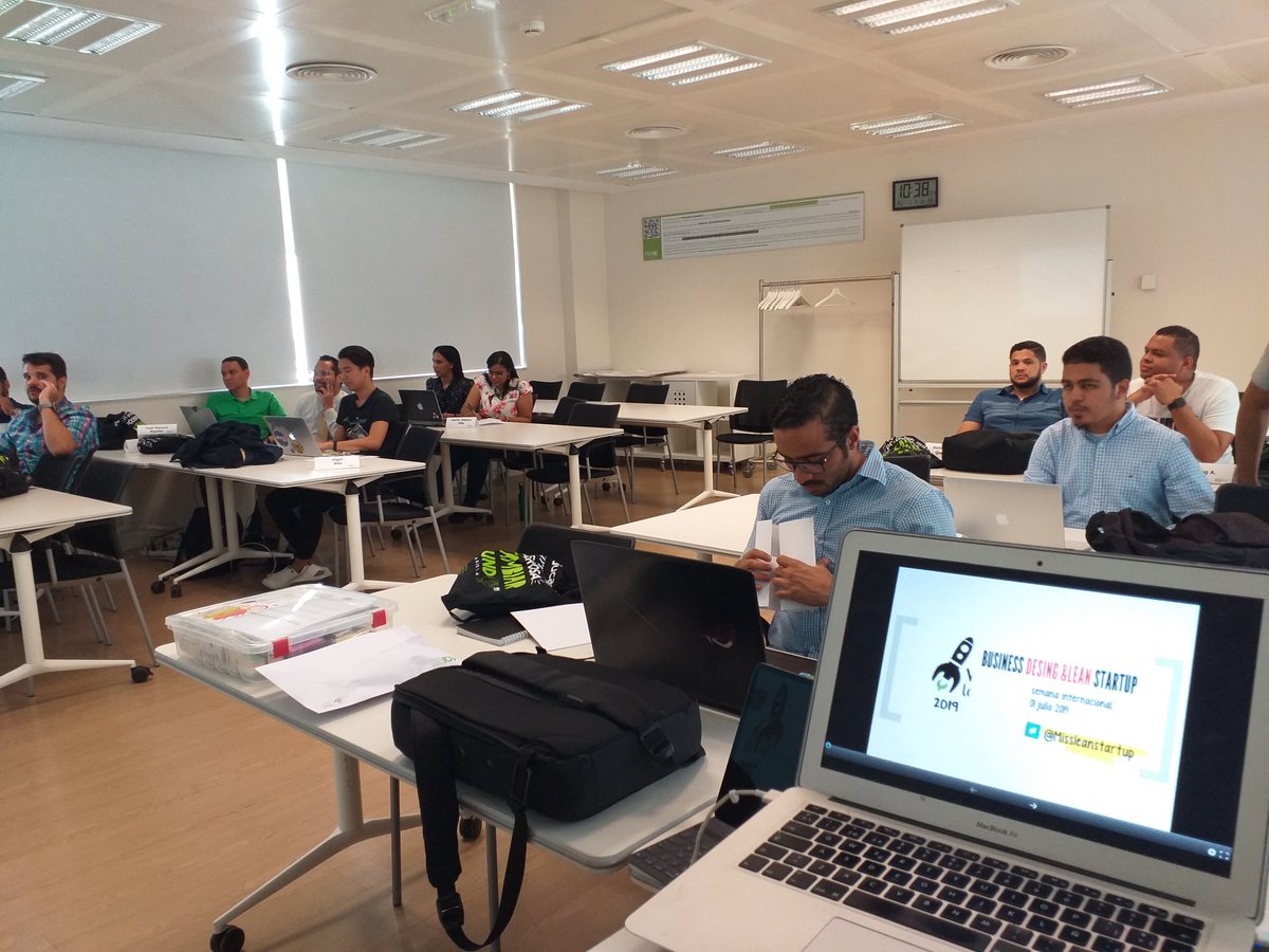 marisolalcala's tweet image. Hoy hemos comenzado la fase presencial del primer grupo del máster de big data de @eoi Bienvenidos a Madrid #mbigdata
