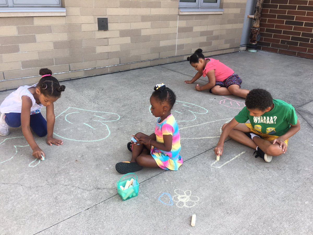 kimberlee_aston's tweet photo. The heat won’t stop these little ones from playing outside! Peep the smiling hearts - they are, “smiling because they had breakfast!!!” @GenerationNKH @nokidhungry https://t.co/fsI37W5Ez2