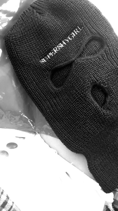 Look what I just got in the mail 🖤🖤🖤🖤 #supershygirl #maskon https://t.co/PSBvG1c4Cm<a href="/tag/supershygirl"class="tags">#supershygirl</a><a href="/tag/maskon"class="tags"><span>#maskon</span></a>