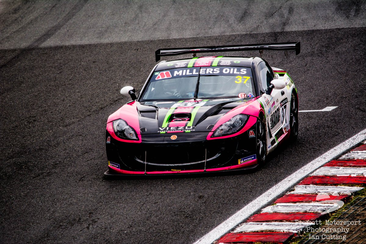 iancuttingphoto's tweet photo. Images from @TeamHardRacing @EppsRacer @Darronracing @Barley_Racing in action during the latest @GinettaCars GT4 Supercup over on Facebook @PrescottMsport @Spine
https://t.co/Meo0RoGh45 https://t.co/6OxuUzbdzW