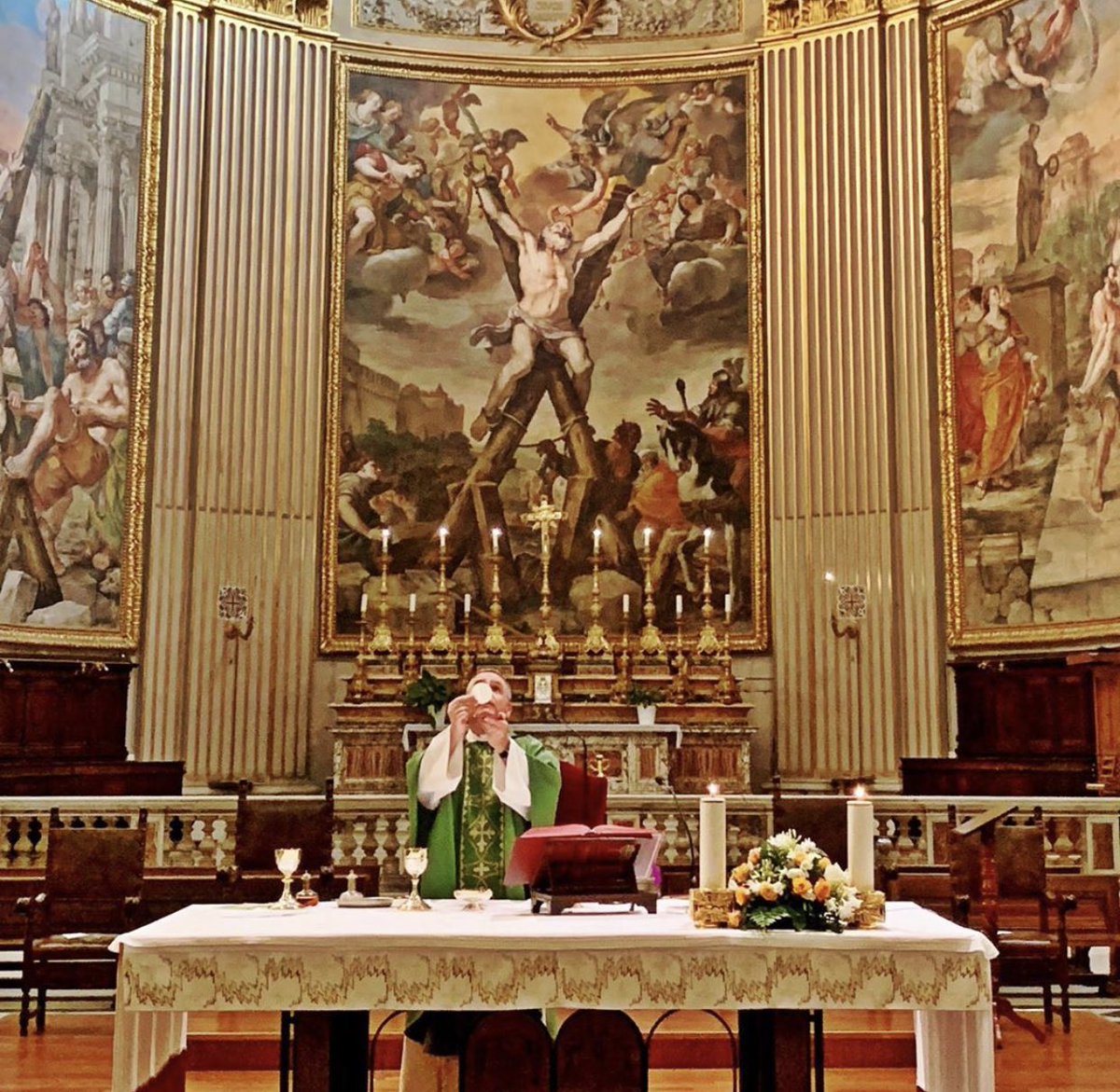linorulli's tweet image. Pilgrimage Mass with @FatherDaveDwyer at Sant’Andrea Della Valle. 

We’re a good team because he says Mass. And I go to Mass. 

Oh wait...I guess he’s doing more...