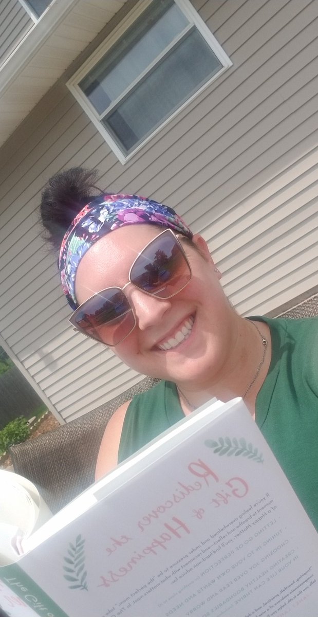 madalynsimonis's tweet photo. #bookselfie #positiveparenting #joyfulmother #NGESSummerSelfieBingo @Janna4kids https://t.co/cmshkHe3Kb