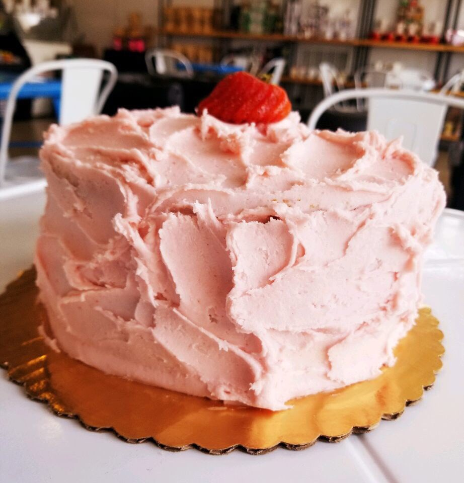 brewpelo's tweet photo. Strawberry Cake is out and ready to be your late afternoon bestie. #BrewBakes #Tupelo #Mississippi #Dessert #Cake https://t.co/sDjtzbzqa0