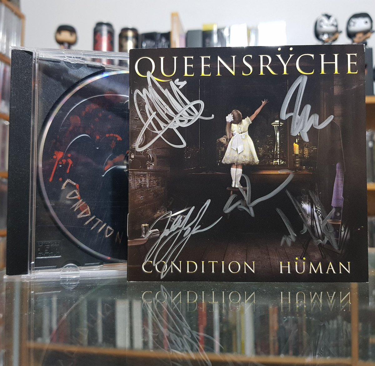 resenhandorock's tweet photo. #30Days1Album3Songs
Day 12 @queensryche
Queensrÿche – Condition Hüman (2015)
1. Guardian
2. Hellfire
3. Eye9
#Queensryche #ConditionHuman #ToddLaTorre #MichaelWilton #ParkerLundgren #EddieJackson #ScottRockenfield #progmetal #progressivemetal #heavymetal #heavyrock https://t.co/aoFZev8jfr