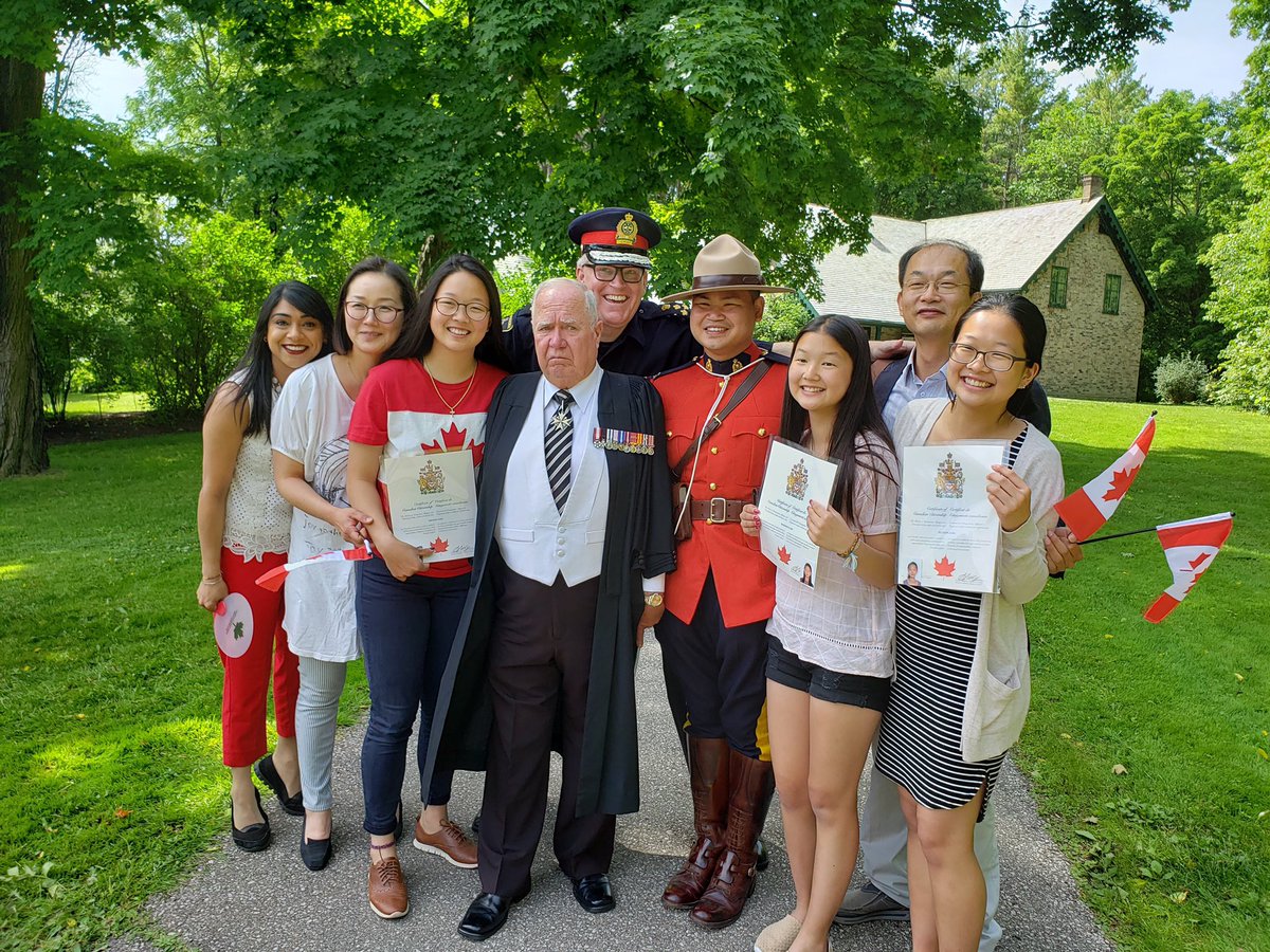 BardishKW's tweet photo. What better way to kick-off #CanadaDay celebrations than by welcoming new citizens! Celebrated Canada’s newest citizens at the annual Canada Day Citizenship Ceremony at Woodside National Park. All present also had the opportunity to reaffirm our oath to Canada as well! https://t.co/H0cJWy6uyB