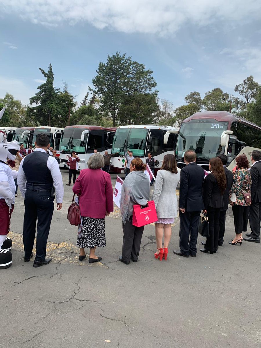 Esta mañana partieron las brigadas politécnicas hacia diversos puntos. 
Les deseamos lo mejor en su servicio. 
"La Técnica al Servicio de la Patria"
cc  <a href="/IPN_MX/">IPN</a> 
cc <a href="/ipn_cicsust/">CICS Santo Tomás</a>