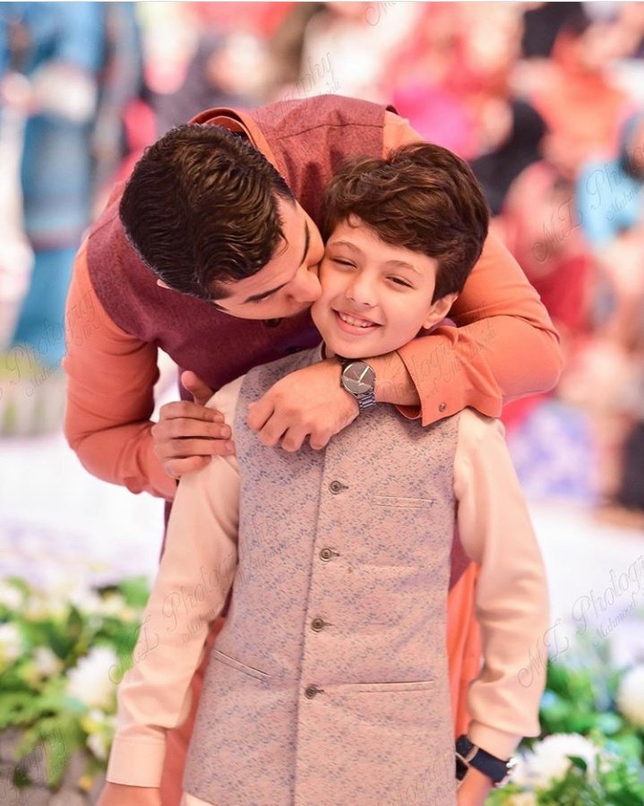 My Most favourite picture from ShaneRamazan 2019...
@iqrarulhassan with #Pehlaajhassan 💗
#FatherSonlove💓💐🌸