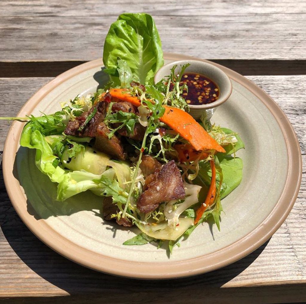 Crispy lamb with salad and sweet chilli dipping sauce to spice up your day and your mouth #beer #craftbeer #pubfood #cerveza #birra #biere #bier #pivo #piwo #öl #øl #beergeek #food #foodphotography #london #islington
