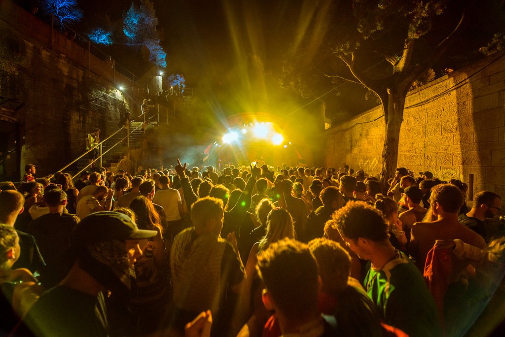 OutlookFestival's tweet photo. Subdub will once again be powered by the earth-shattering Sinai Sound System for the final edition at the Fort. Expect the usual from the likes of @ChannelOneSound, @irationsteppas, @OBFsoundsystem &amp; @mungoshifi. Ending with a special takeover from @RuptureLondon 🇭🇷🕺🔊 https://t.co/0dDrCQRbJI