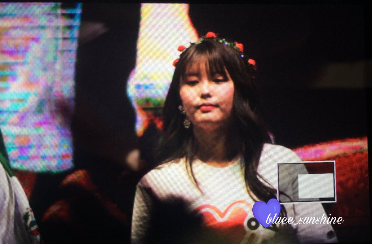 bluee_sunshine's tweet photo. PREVIEW 300619 MEX 🇲🇽
#Momoland #모모랜드 #Nancy #낸시 #AhIn #아인 #JooE #주이 #Jane #제인 #Hyebin #해빈 #Nayun #나윤 #MOMOLANDINMEXICO #MerryGoInMexico
@MMLD_Official https://t.co/aDHDRZWFQI